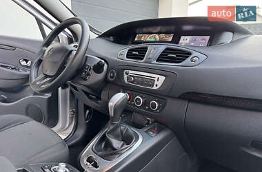 Минивэн Renault Scenic 2012 в 
