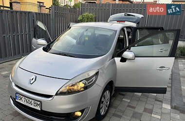 Минивэн Renault Scenic 2012 в 