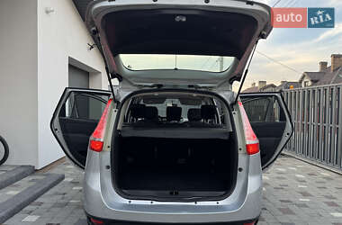 Минивэн Renault Scenic 2012 в 