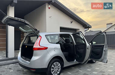 Минивэн Renault Scenic 2012 в 