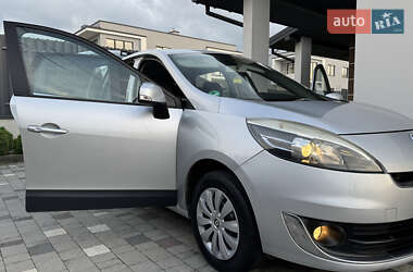 Минивэн Renault Scenic 2012 в 