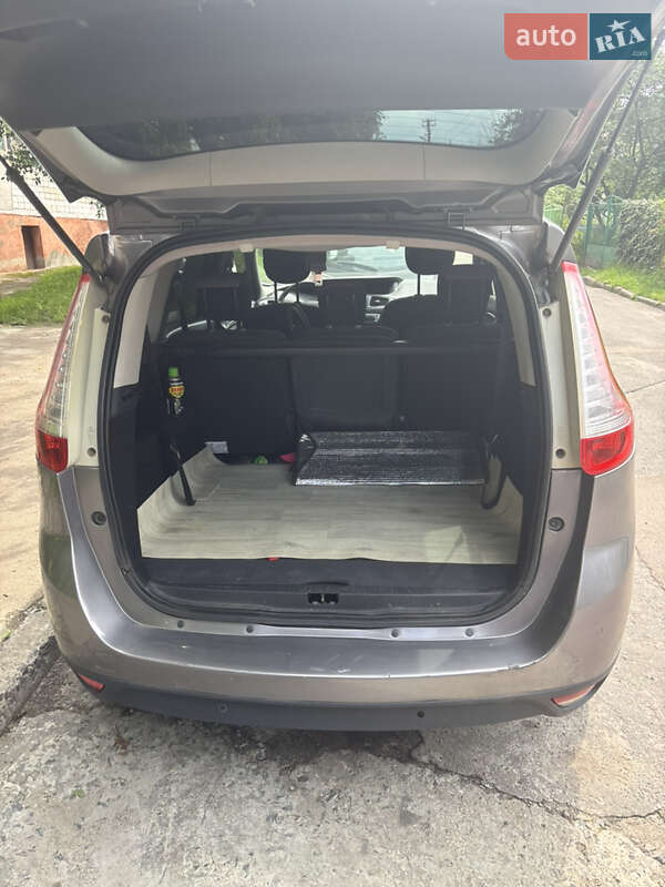 Минивэн Renault Scenic 2012 в Новояворовске
