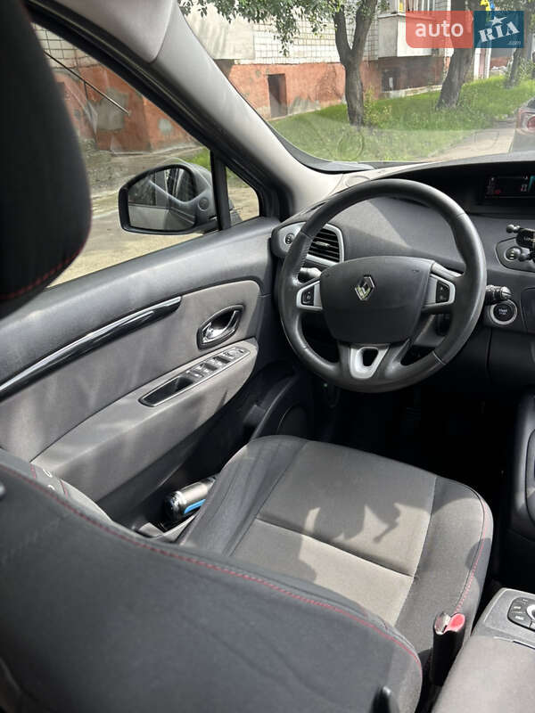 Минивэн Renault Scenic 2012 в Новояворовске