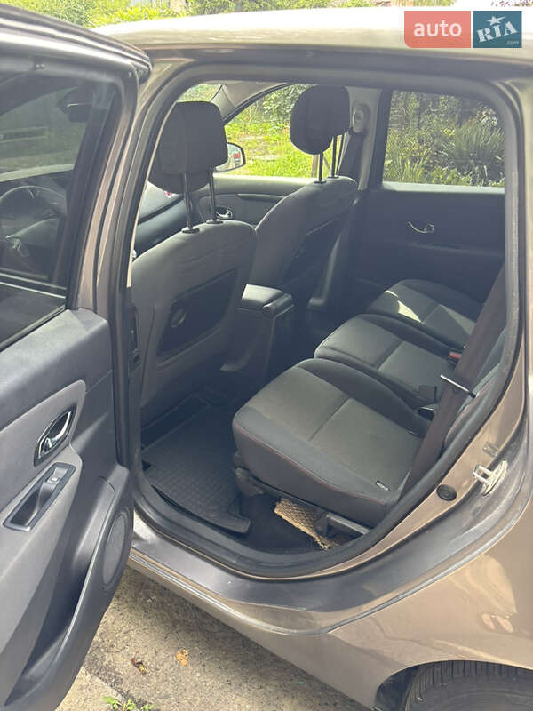 Минивэн Renault Scenic 2012 в Новояворовске