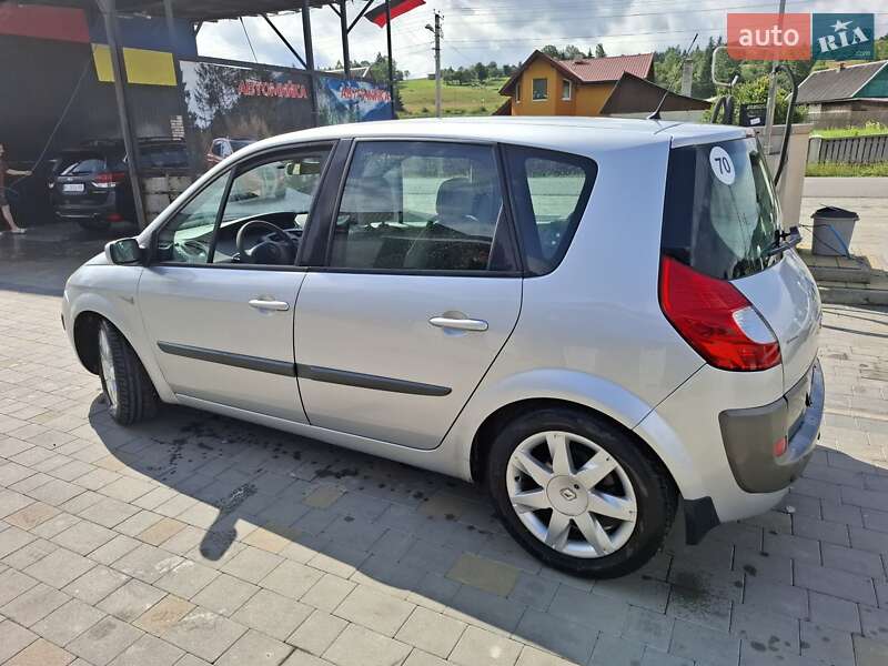 Минивэн Renault Scenic 2006 в Рахове