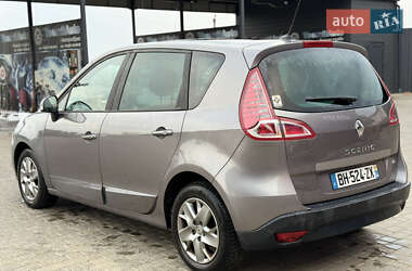 Минивэн Renault Scenic 2012 в 