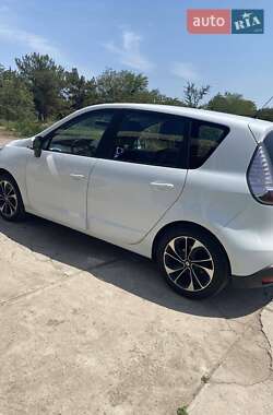 Минивэн Renault Scenic 2014 в 