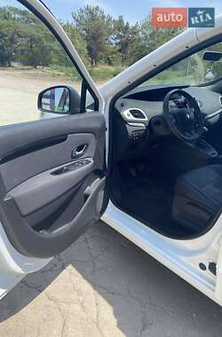 Минивэн Renault Scenic 2014 в 