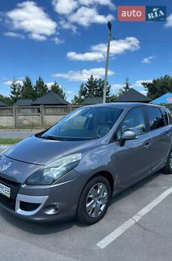 Минивэн Renault Scenic 2011 в 
