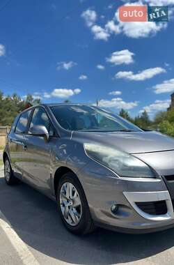 Минивэн Renault Scenic 2011 в 