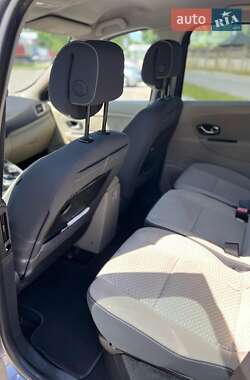Минивэн Renault Scenic 2011 в 
