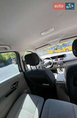 Минивэн Renault Scenic 2011 в 