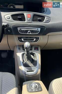 Минивэн Renault Scenic 2011 в 