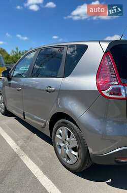Минивэн Renault Scenic 2011 в 