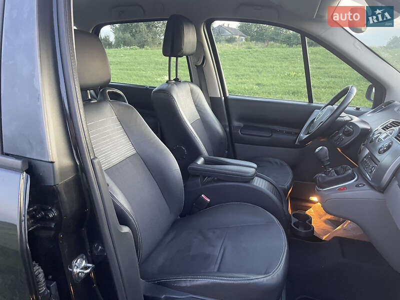 Минивэн Renault Scenic 2008 в Ровно