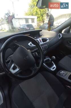 Минивэн Renault Scenic 2010 в 