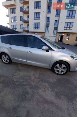 Минивэн Renault Scenic 2010 в 