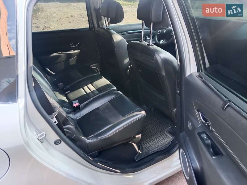 Минивэн Renault Scenic 2011 в Ромнах