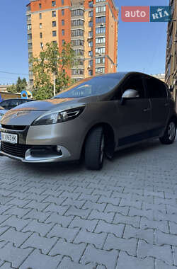 Минивэн Renault Scenic 2012 в 