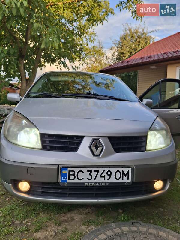 Минивэн Renault Scenic 2005 в Скнилове