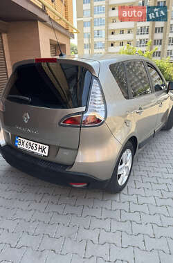 Минивэн Renault Scenic 2012 в 