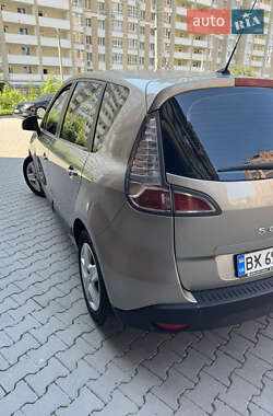 Минивэн Renault Scenic 2012 в 