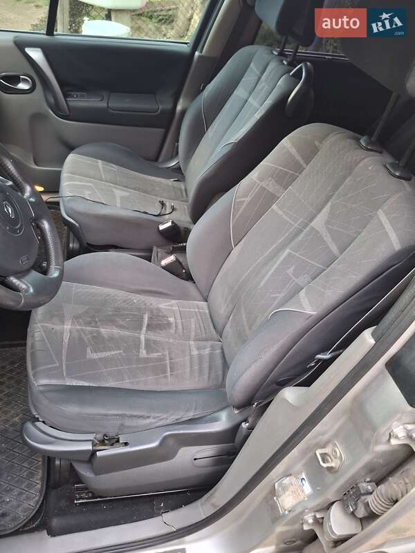 Минивэн Renault Scenic 2005 в Скнилове