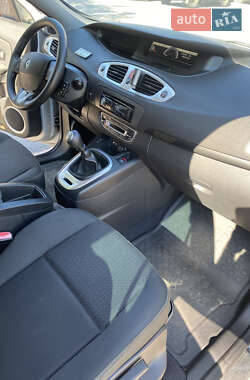 Минивэн Renault Scenic 2009 в 