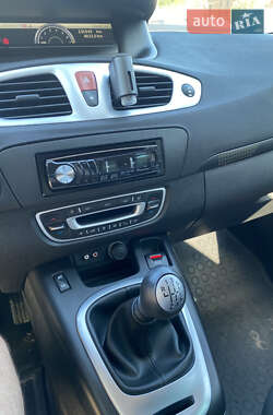 Минивэн Renault Scenic 2009 в 