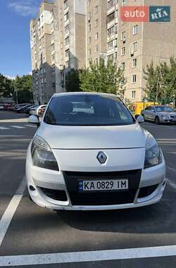 Минивэн Renault Scenic 2010 в 