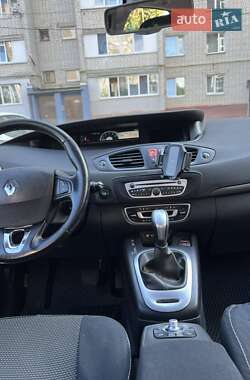 Минивэн Renault Scenic 2010 в 