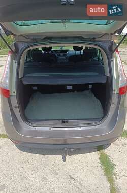 Минивэн Renault Scenic 2011 в 