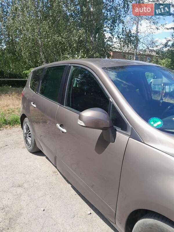 Минивэн Renault Scenic 2010 в Первомайске