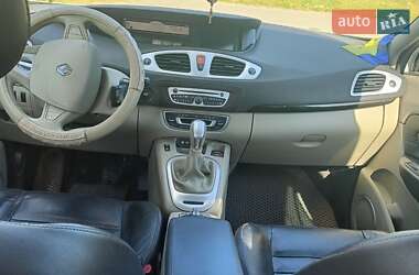Минивэн Renault Scenic 2009 в 