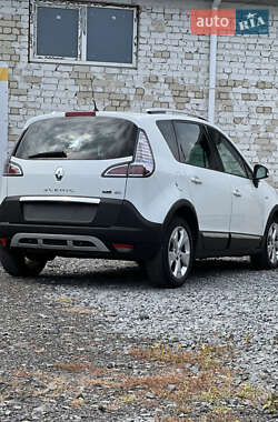 Минивэн Renault Scenic 2015 в 