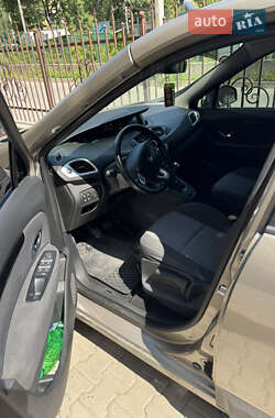 Минивэн Renault Scenic 2012 в 
