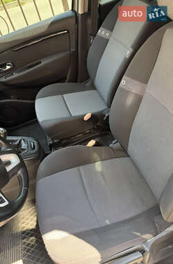 Минивэн Renault Scenic 2012 в 