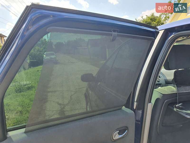 Минивэн Renault Scenic 2003 в Буче