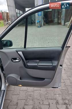 Минивэн Renault Scenic 2005 в 