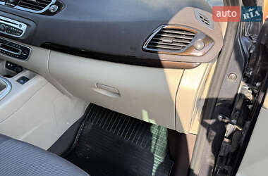 Минивэн Renault Scenic 2011 в 