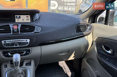 Минивэн Renault Scenic 2011 в 
