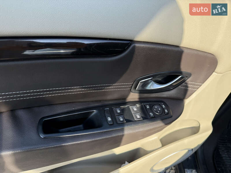 Минивэн Renault Scenic 2011 в Стрые