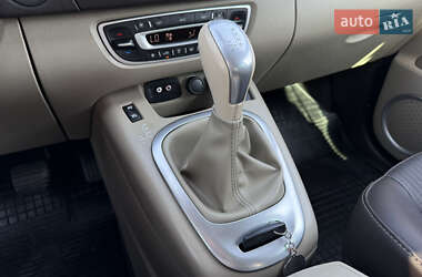 Минивэн Renault Scenic 2011 в 