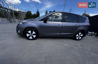 Минивэн Renault Scenic 2010 в 