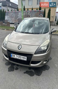 Минивэн Renault Scenic 2009 в 