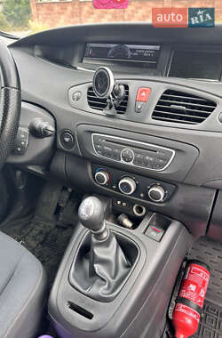 Минивэн Renault Scenic 2009 в 