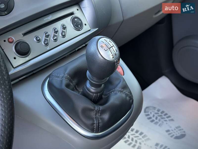 Минивэн Renault Scenic 2006 в Сумах