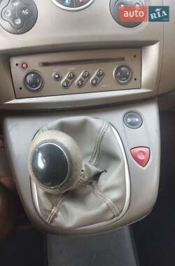 Минивэн Renault Scenic 2004 в 