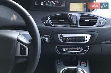 Минивэн Renault Scenic 2012 в 