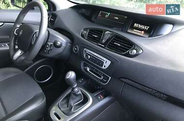 Минивэн Renault Scenic 2012 в 